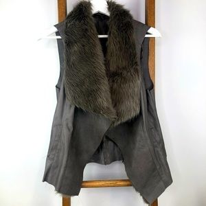 𝅺gray faux leather faux fur vest size S